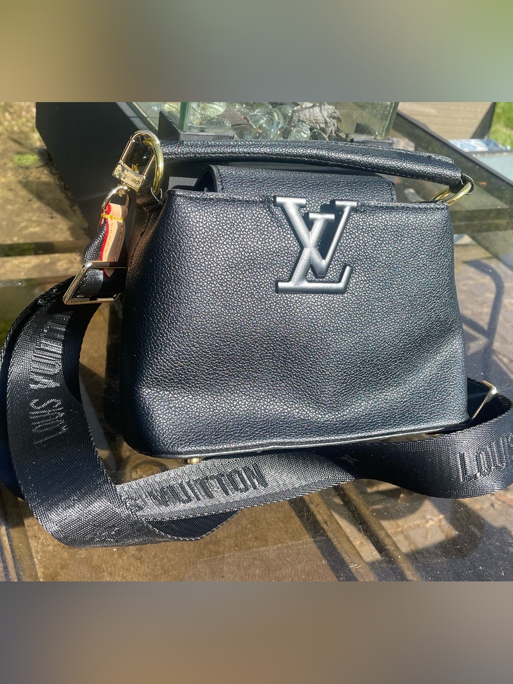 LVee monogram logo, Crossbody purse bag really cute 💕🔥🔥👑